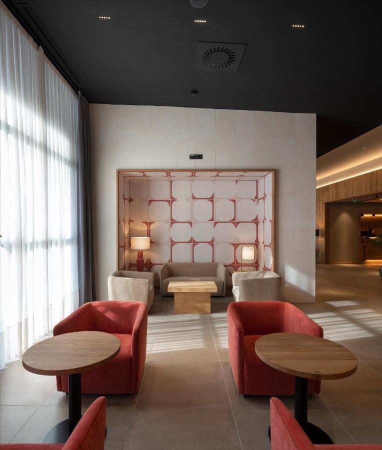 Hotel Ciudad De Logrono Bagian luar foto