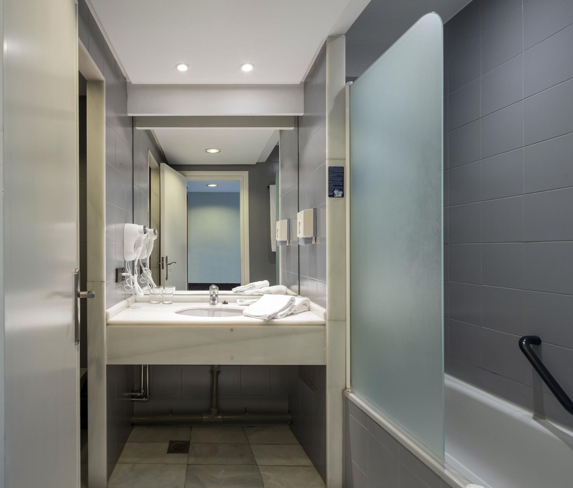 Hotel Ciudad De Logrono Bagian luar foto