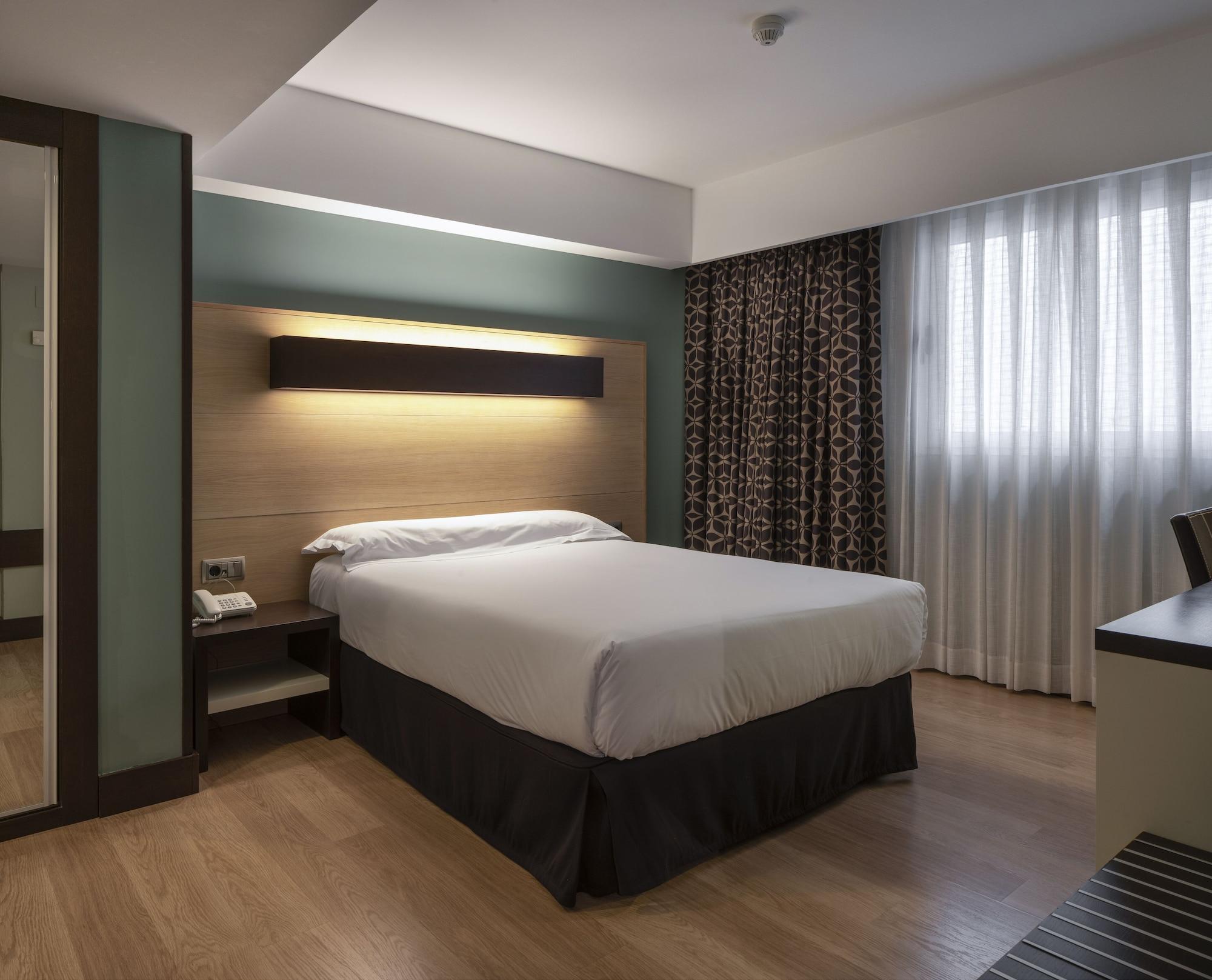 Hotel Ciudad De Logrono Bagian luar foto