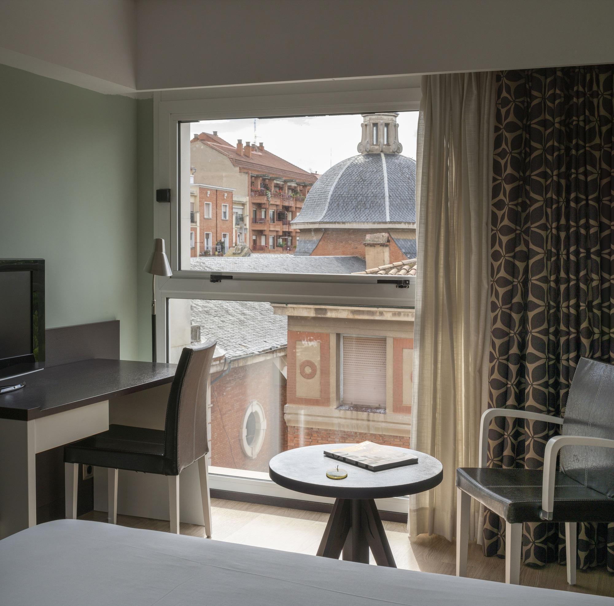 Hotel Ciudad De Logrono Bagian luar foto