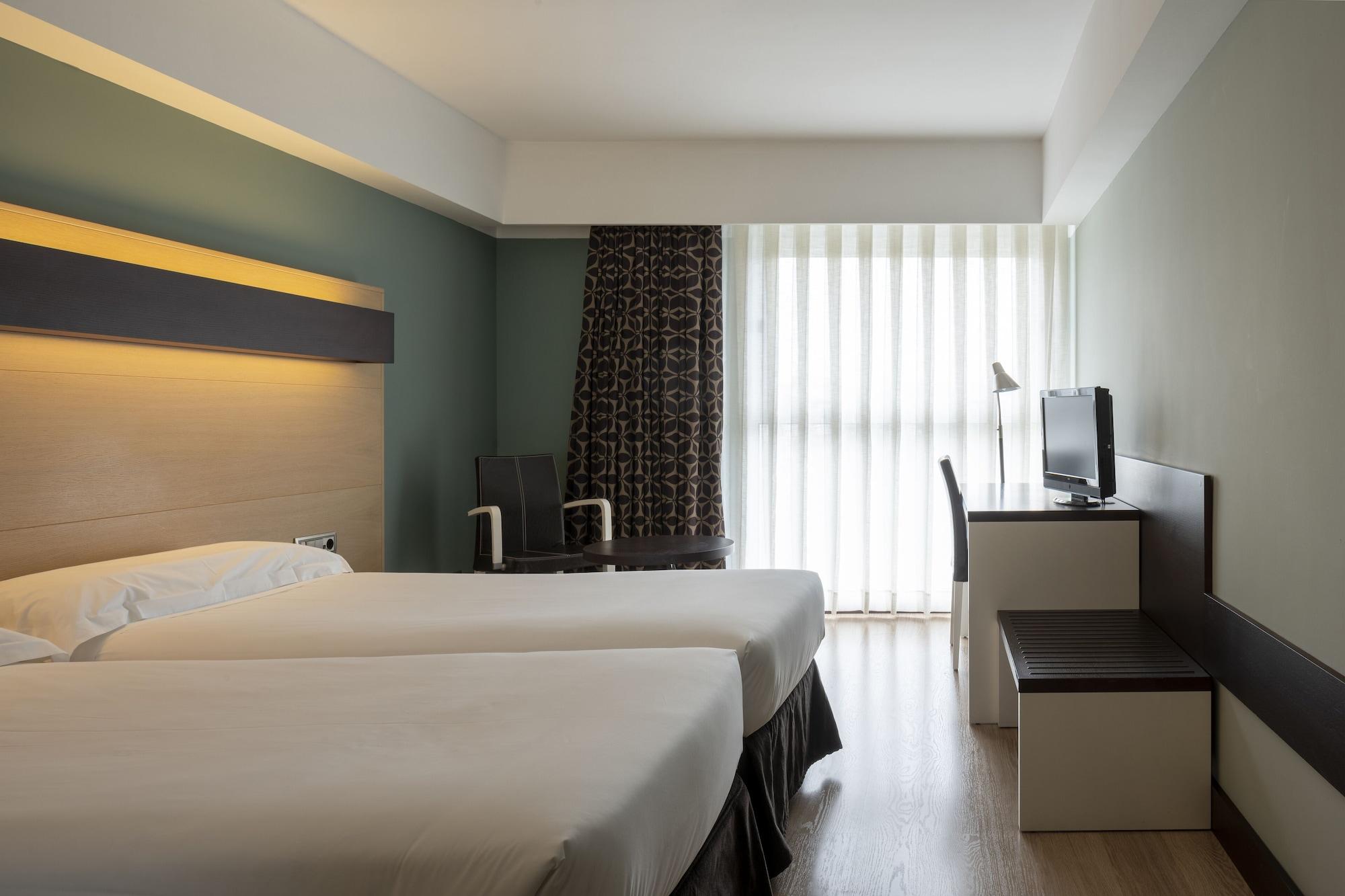 Hotel Ciudad De Logrono Bagian luar foto