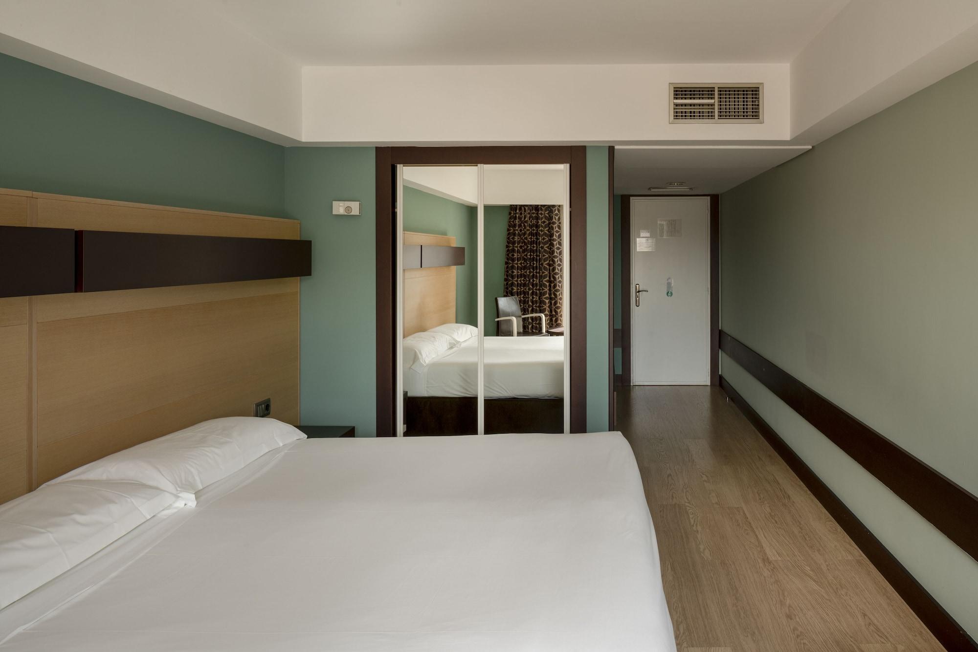 Hotel Ciudad De Logrono Bagian luar foto
