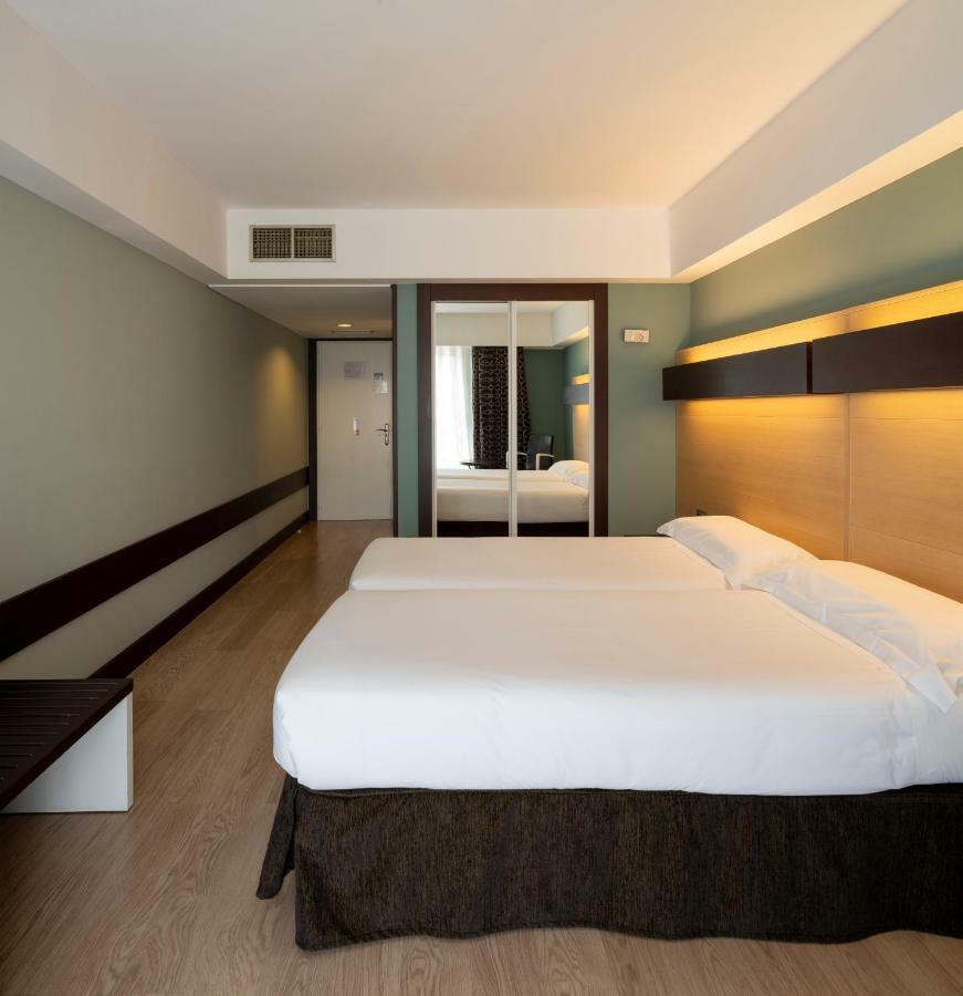 Hotel Ciudad De Logrono Bagian luar foto