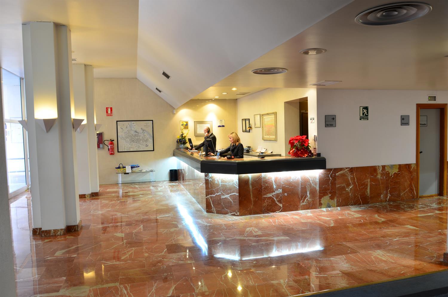 Hotel Ciudad De Logrono Bagian luar foto